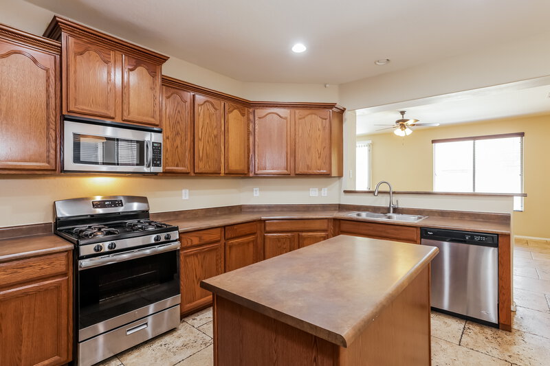 3,125/Mo, 7117 W Sophie Ln Laveen, AZ 85339 Kitchen View