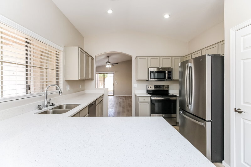 2,405/Mo, 3865 S Joshua Tree Gilbert, AZ 85297 Kitchen View 2