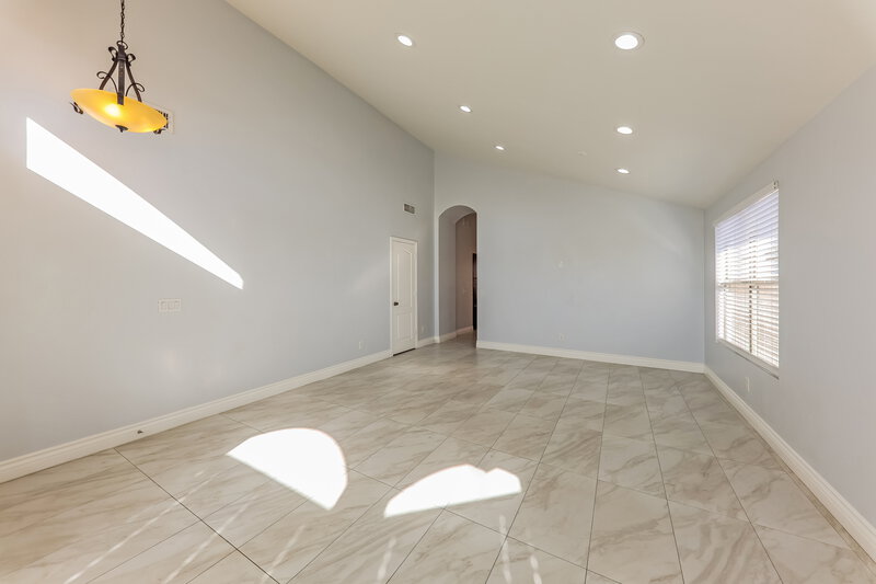 2,485/Mo, 6490 W Wahalla Ln Glendale, AZ 85308 Living Room View