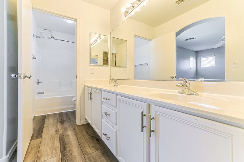 2,220/Mo, 1782 S Rome St Gilbert, AZ 85295 Main Bathroom View