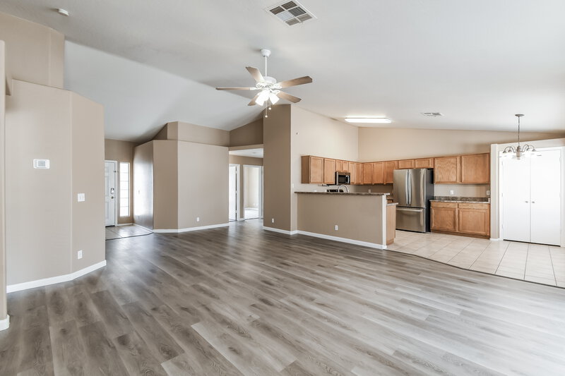 2,045/Mo, 527 N Bailey Cir Mesa, AZ 85207 Living Room View
