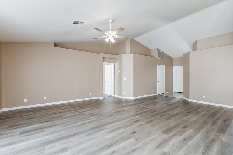 2,045/Mo, 527 N Bailey Cir Mesa, AZ 85207 Living Room View 2