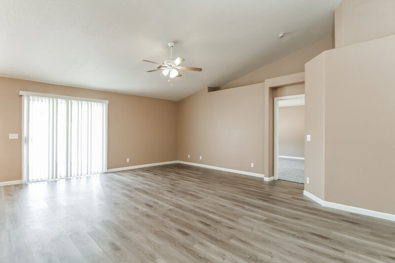 2,045/Mo, 527 N Bailey Cir Mesa, AZ 85207 Living Room View 4