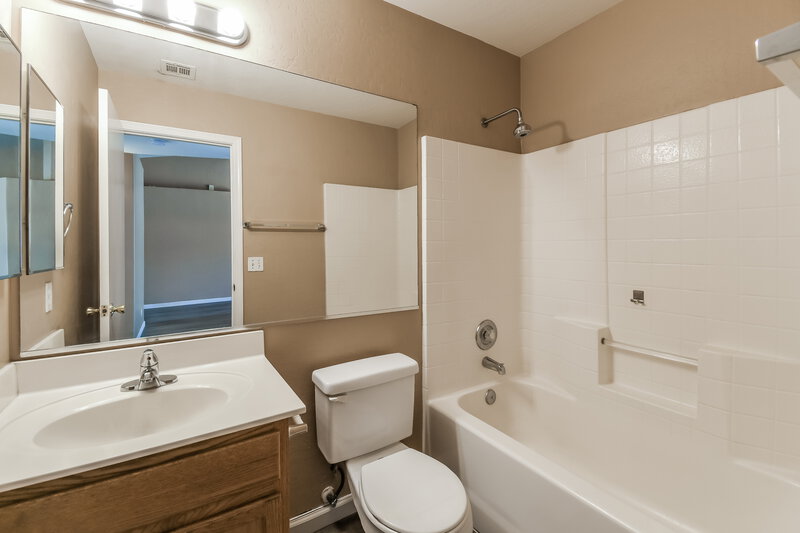 2,045/Mo, 527 N Bailey Cir Mesa, AZ 85207 Bathroom View