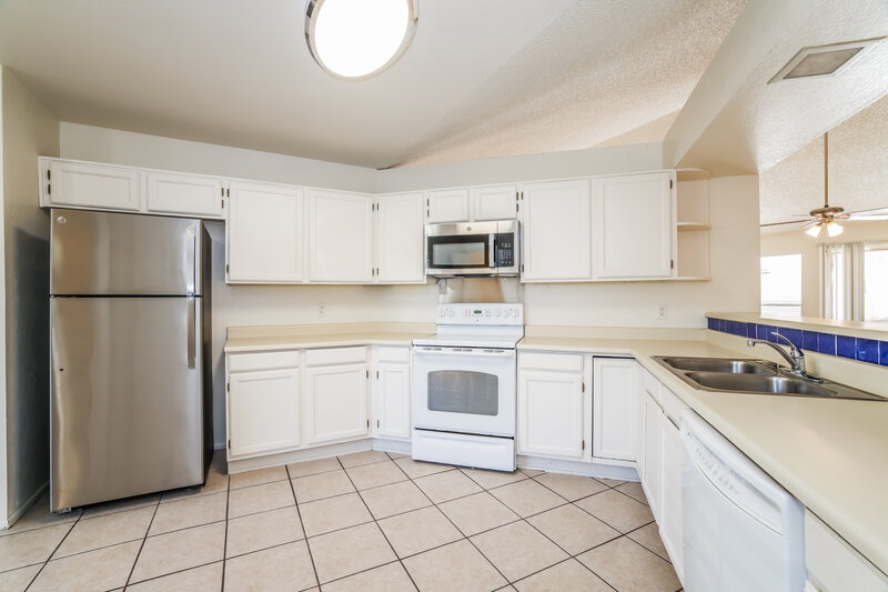 2,380/Mo, 4837 E Grandview St Mesa, AZ 85205 Kitchen View