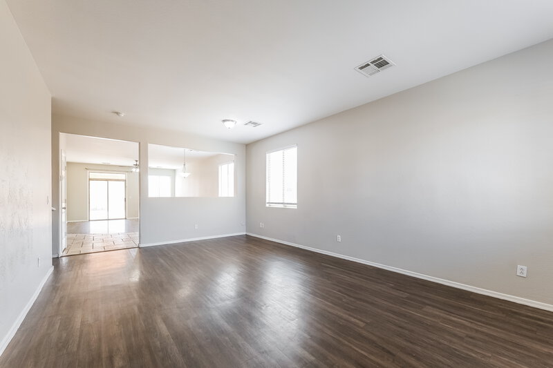 2,805/Mo, 6829 S 68th Ln Laveen, AZ 85339 Living Room View 2