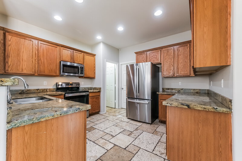 2,805/Mo, 6829 S 68th Ln Laveen, AZ 85339 Kitchen View