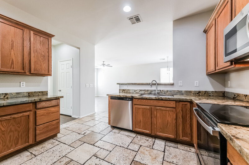 2,805/Mo, 6829 S 68th Ln Laveen, AZ 85339 Kitchen View 2