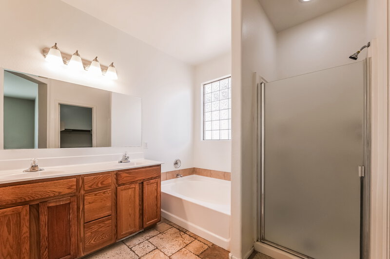 2,805/Mo, 6829 S 68th Ln Laveen, AZ 85339 Main Bathroom View
