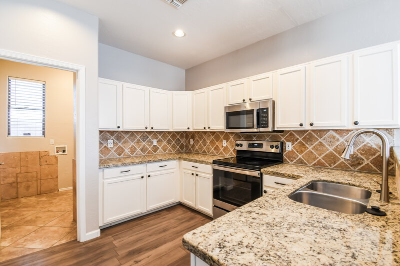 2,295/Mo, 1990 E Browning Pl Chandler, AZ 85286 Kitchen View 2