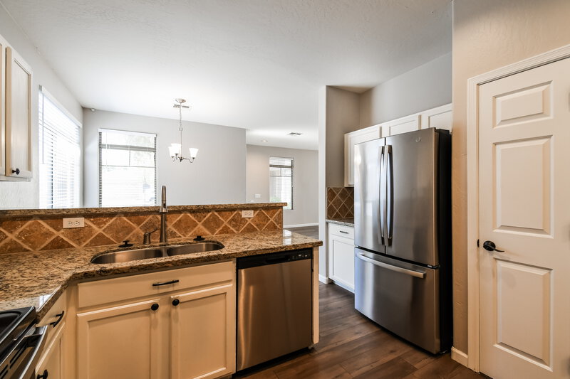 2,295/Mo, 1990 E Browning Pl Chandler, AZ 85286 Kitchen View 3