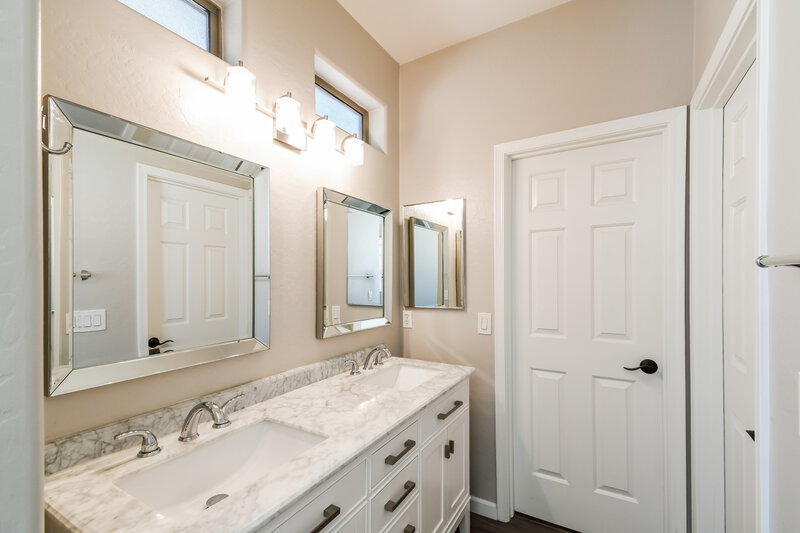 2,295/Mo, 1990 E Browning Pl Chandler, AZ 85286 Main Bathroom View