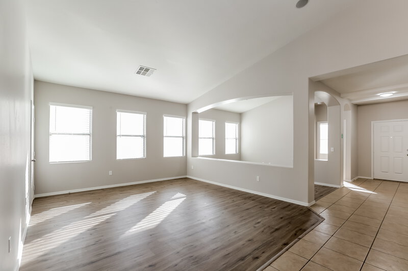 2,275/Mo, 4130 W Vineyard Rd Phoenix, AZ 85041 Living Room View