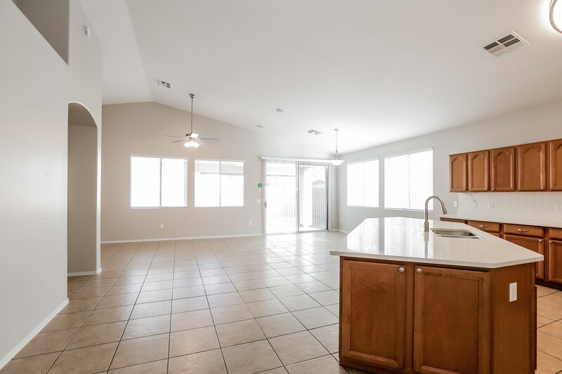 2,275/Mo, 4130 W Vineyard Rd Phoenix, AZ 85041 Dining Room View