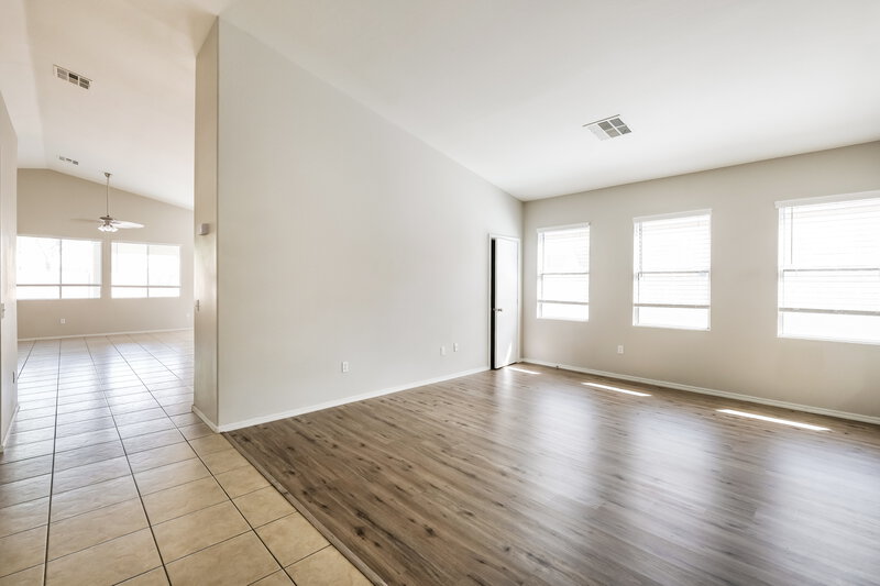 2,390/Mo, 4130 W Vineyard Rd Phoenix, AZ 85041 Living Room View 2