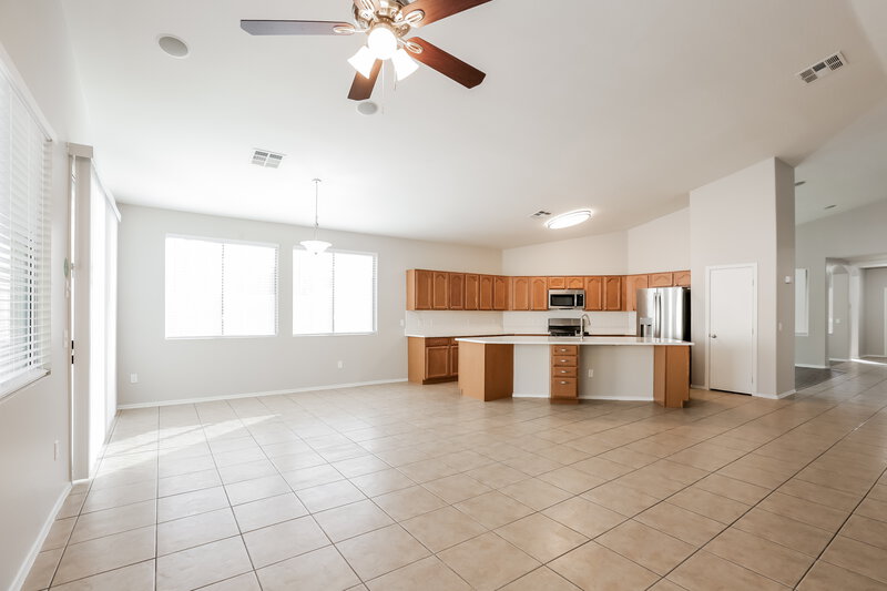 2,275/Mo, 4130 W Vineyard Rd Phoenix, AZ 85041 Family Room View