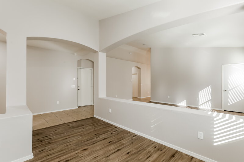 2,275/Mo, 4130 W Vineyard Rd Phoenix, AZ 85041 Sitting Room View