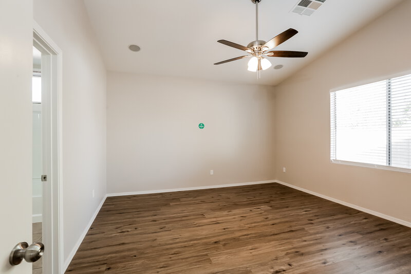 2,275/Mo, 4130 W Vineyard Rd Phoenix, AZ 85041 Main Bedroom View