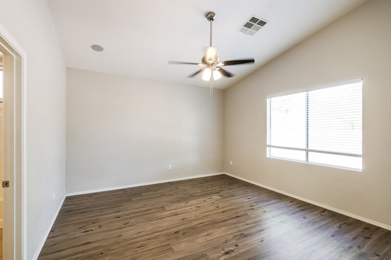 2,390/Mo, 4130 W Vineyard Rd Phoenix, AZ 85041 Main Bedroom View