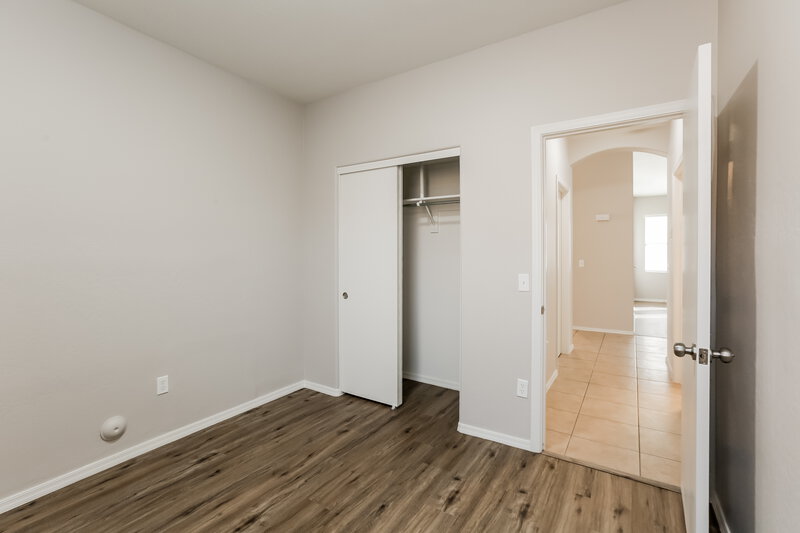 2,275/Mo, 4130 W Vineyard Rd Phoenix, AZ 85041 Bedroom View 3