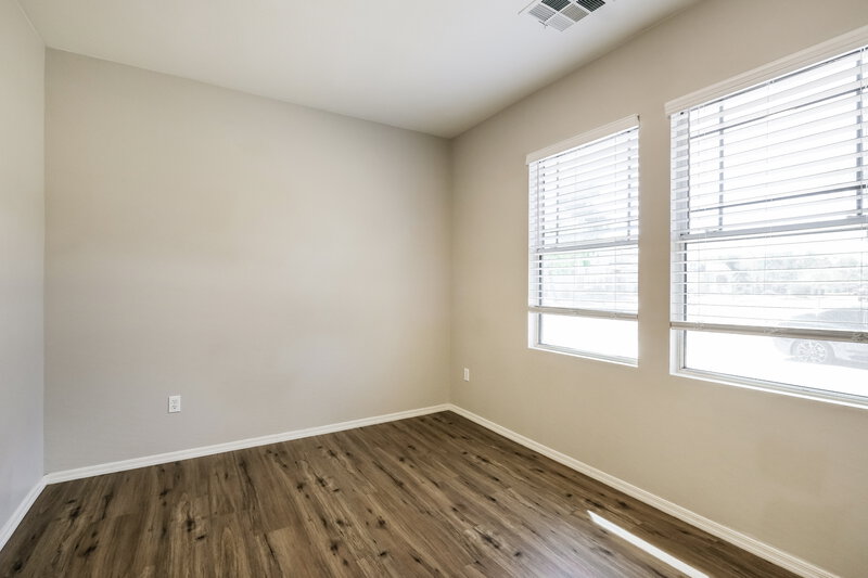 2,390/Mo, 4130 W Vineyard Rd Phoenix, AZ 85041 Bedroom View 3