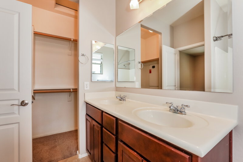 2,165/Mo, 4126 E Thunderheart Trl Gilbert, AZ 85297 Main Bathroom View 2