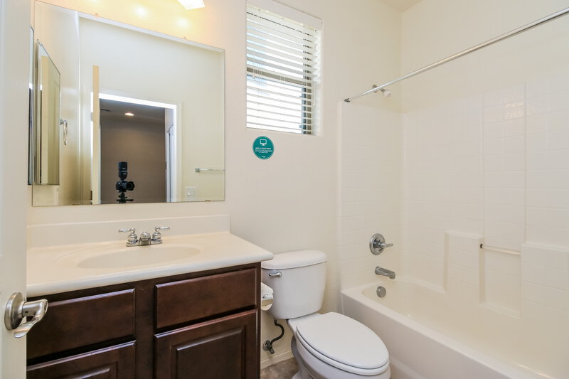 2,245/Mo, 4126 E Thunderheart Trl Gilbert, AZ 85297 Bathroom View