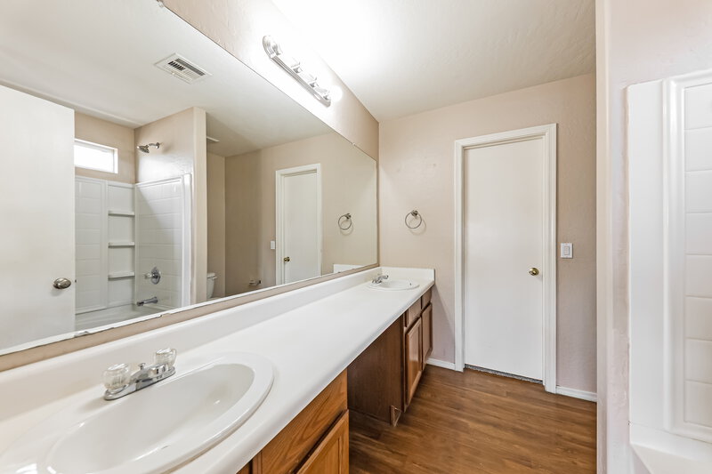 2,205/Mo, 14844 W Columbine Dr Surprise, AZ 85379 Main Bathroom View