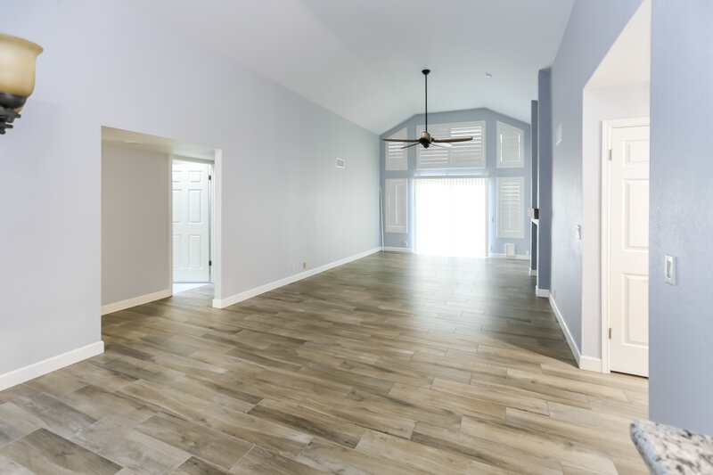 2,815/Mo, 19812 N 76th Ave Glendale, AZ 85308 Living Room View