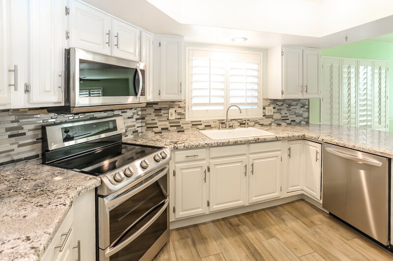 2,815/Mo, 19812 N 76th Ave Glendale, AZ 85308 Kitchen View