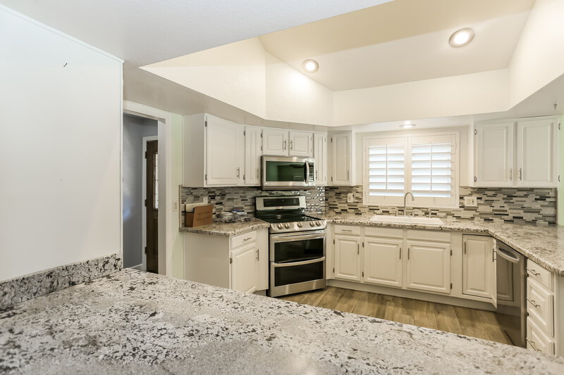 2,815/Mo, 19812 N 76th Ave Glendale, AZ 85308 Kitchen View 5