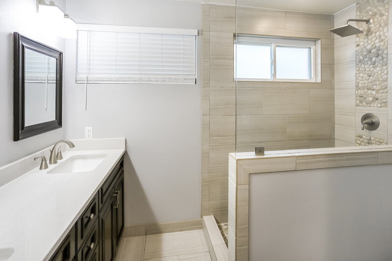 2,815/Mo, 19812 N 76th Ave Glendale, AZ 85308 Main Bathroom View