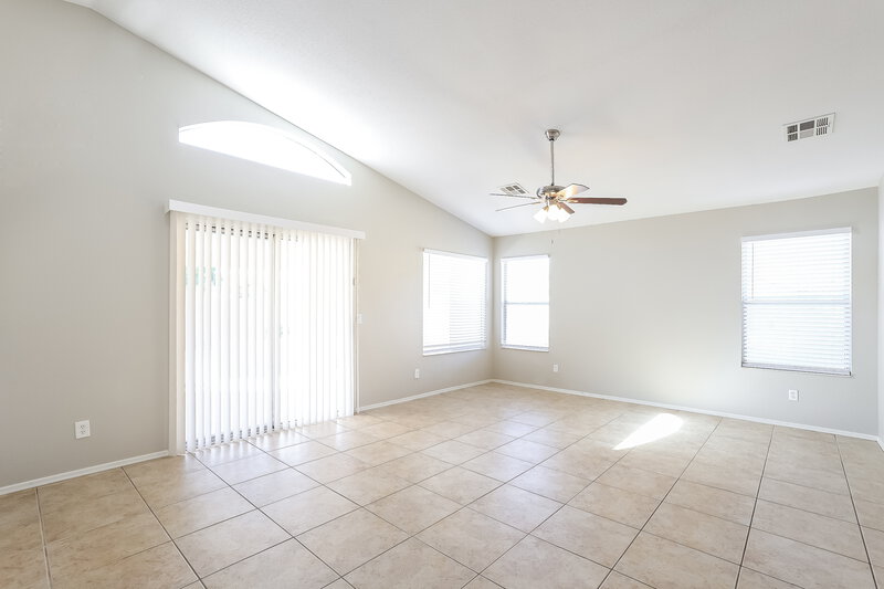 2,155/Mo, 7427 W Tina Ln Glendale, AZ 85310 Living Room View