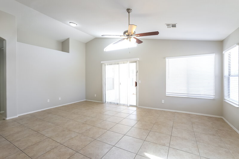 2,155/Mo, 7427 W Tina Ln Glendale, AZ 85310 Living Room View 2