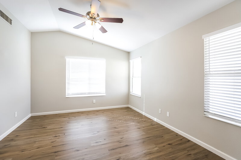 2,155/Mo, 7427 W Tina Ln Glendale, AZ 85310 Main Bedroom View