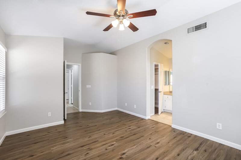 2,155/Mo, 7427 W Tina Ln Glendale, AZ 85310 Main Bedroom View 2