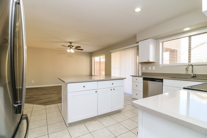 3,320/Mo, 10806 W Sands Dr Sun City, AZ 85373 Kitchen View 2