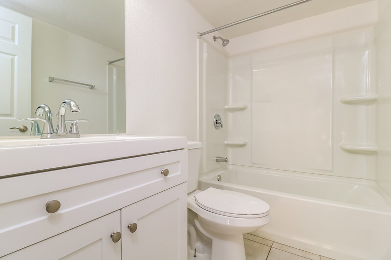 3,320/Mo, 10806 W Sands Dr Sun City, AZ 85373 Bathroom View