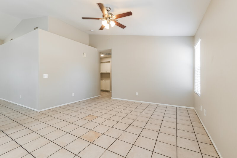 2,355/Mo, 832 W Leah Ln Gilbert, AZ 85233 Living Room View 2
