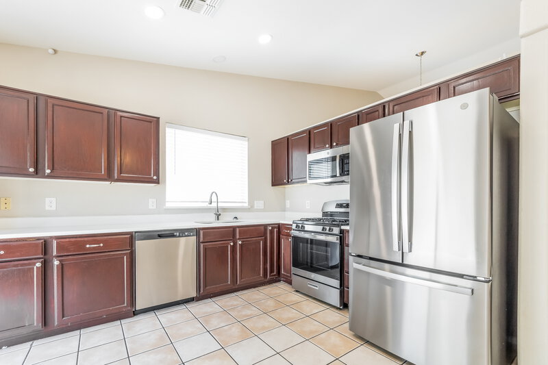 2,355/Mo, 832 W Leah Ln Gilbert, AZ 85233 Kitchen View 2