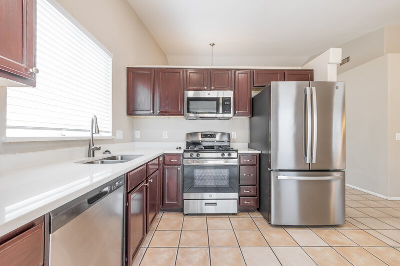 2,355/Mo, 832 W Leah Ln Gilbert, AZ 85233 Kitchen View 3