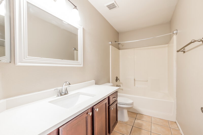 2,355/Mo, 832 W Leah Ln Gilbert, AZ 85233 Bathroom View