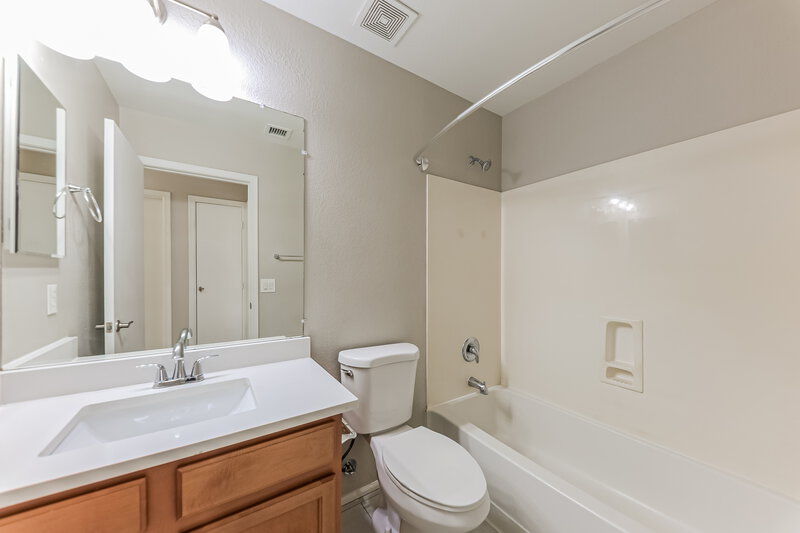 2,045/Mo, 12529 W Colter St Litchfield Park, AZ 85340 Bathroom View