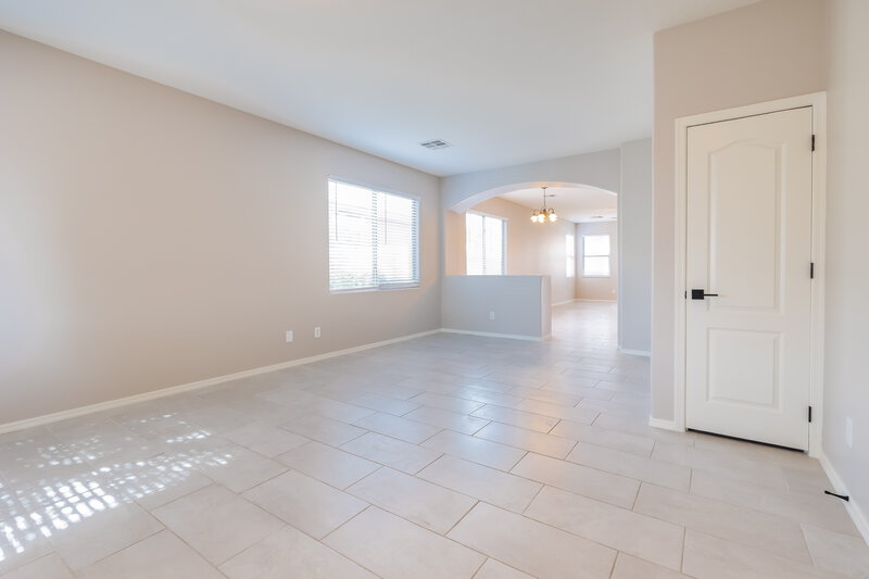 2,305/Mo, 22304 S 214th St Queen Creek, AZ 85142 Living Room View 3