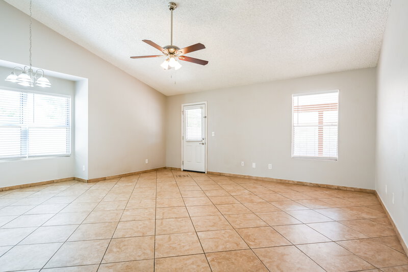 2,135/Mo, 4467 W Yorkshire DR Glendale, AZ 85308 Living Room View