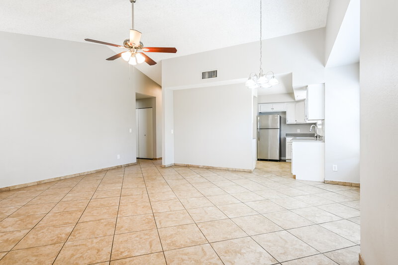2,135/Mo, 4467 W Yorkshire DR Glendale, AZ 85308 Living Room View 2