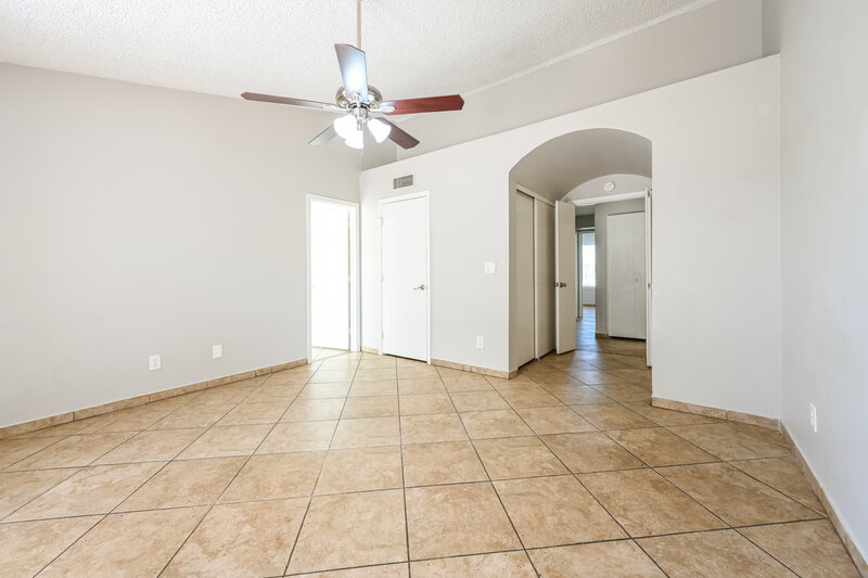 2,135/Mo, 4467 W Yorkshire DR Glendale, AZ 85308 Main Bedroom View 2