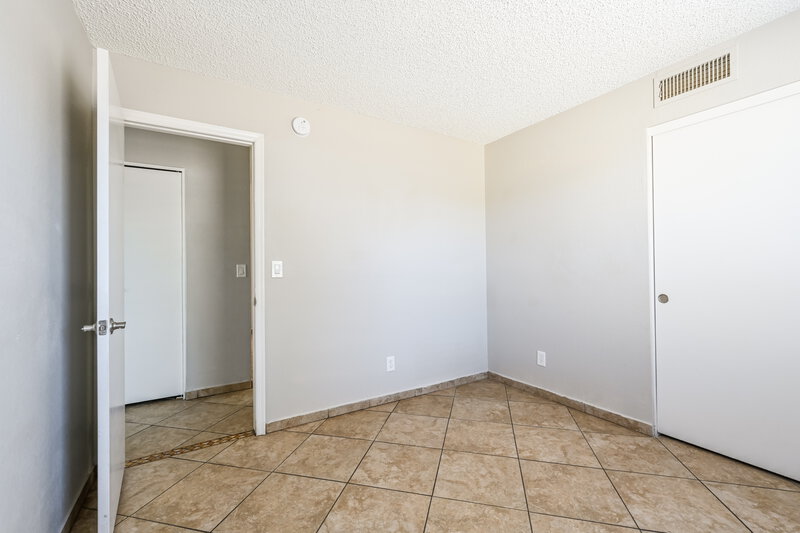 2,135/Mo, 4467 W Yorkshire DR Glendale, AZ 85308 Bedroom View 2