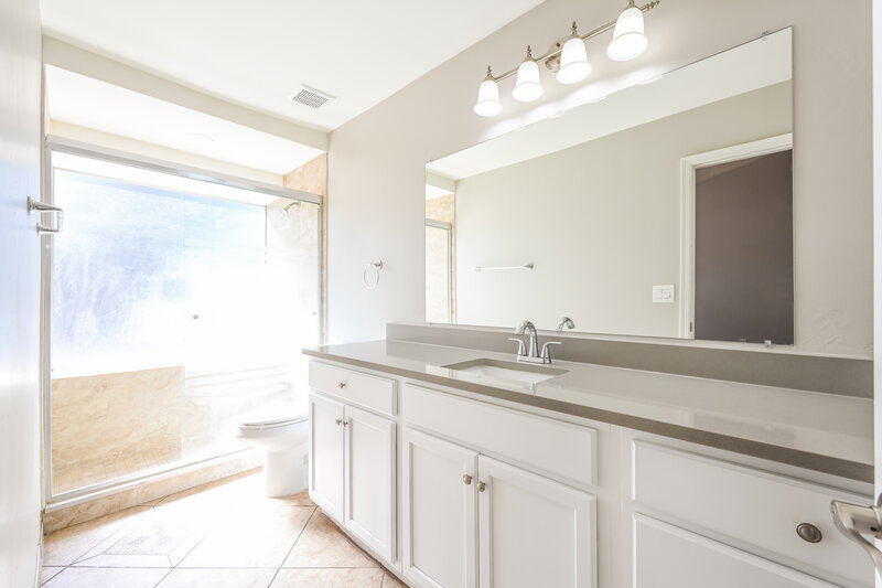 2,135/Mo, 4467 W Yorkshire DR Glendale, AZ 85308 Bathroom View
