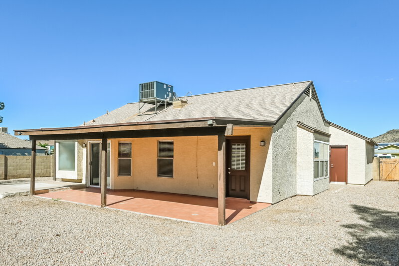 2,135/Mo, 4467 W Yorkshire DR Glendale, AZ 85308 Rear View